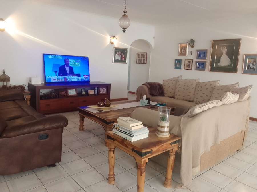 4 Bedroom Property for Sale in Geelhoutpark North West